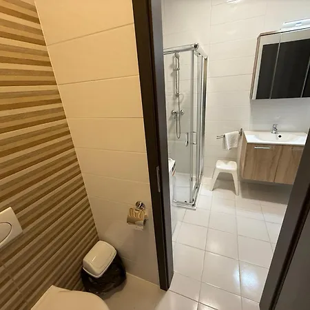 Leda 1-2 Aranypart Apartment