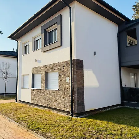 Leda 1-2 Aranypart Apartament