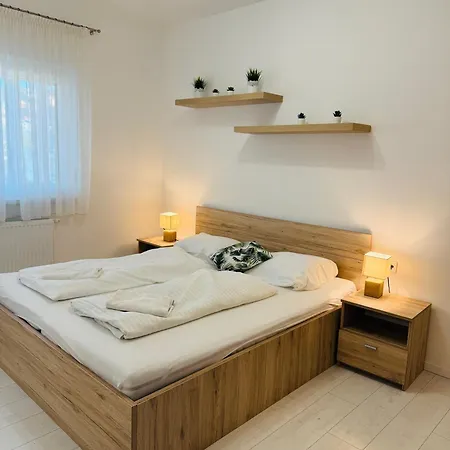 Apartamento Léda 1-2 Aranypart Siófok