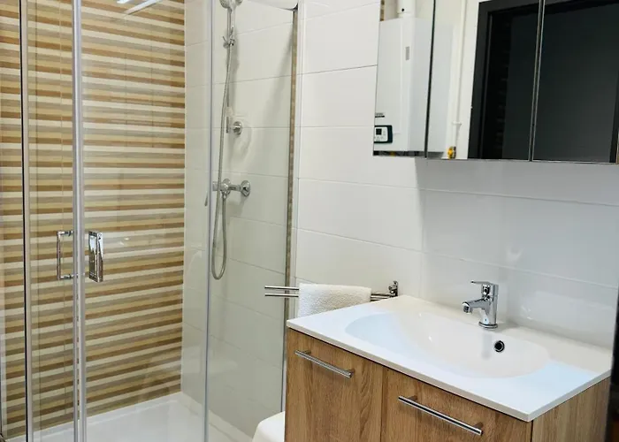 Leda 1-2 Aranypart Apartament *