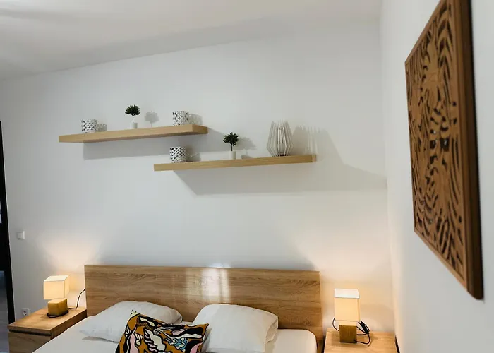 Leda 1-2 Aranypart Apartament