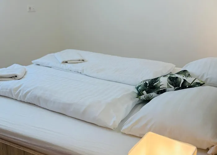 Leda 1-2 Aranypart Apartament Siófok