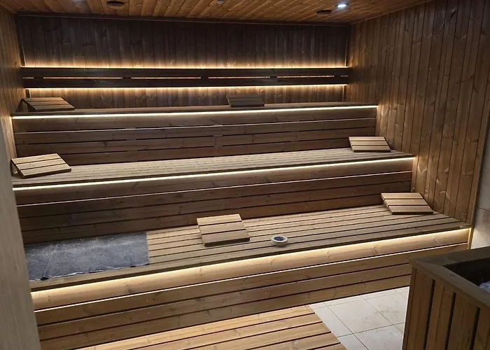 Leda 1-2 Aranypart Apartament *